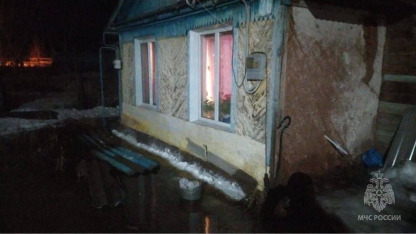 В селе Башкирии талыми водами затопило частный дом В селе Башкирии талыми водами затопило частный дом