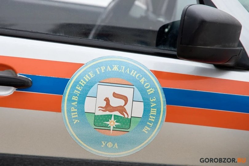 В Уфе мужчина провалился под лед В Уфе мужчина провалился под лед