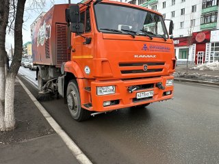 В Уфе начали мыть шампунем улицы