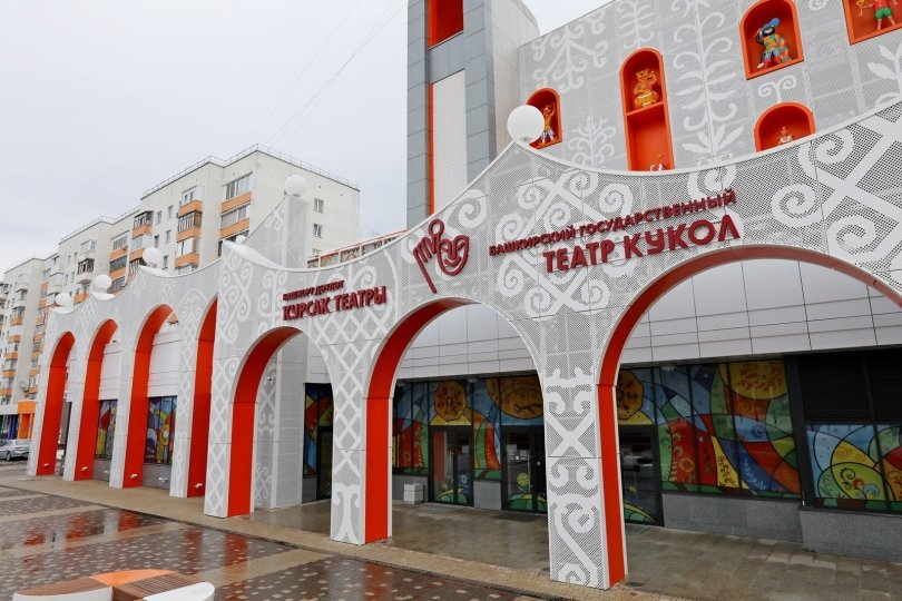 В Уфе перед Театром кукол установили миниатюры В Уфе перед Театром кукол установили миниатюры