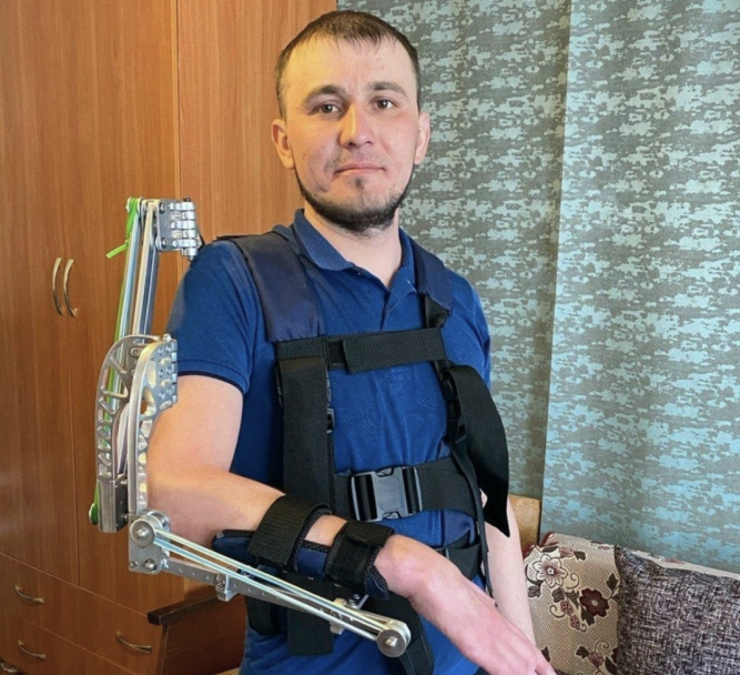 В Башкирии ветерану СВО установили экзоскелет В Башкирии ветерану СВО установили экзоскелет