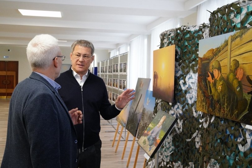 Радий Хабиров отдаст в музей подаренную ему картину «Молись, брат, я прикрою» Радий Хабиров отдаст в музей подаренную ему картину «Молись, брат, я прикрою»
