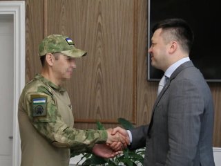Ратмир Мавлиев вручил награды бойцам СВО из Уфы