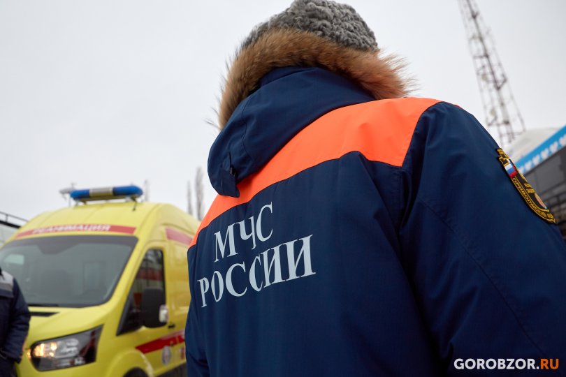 В Башкирии мужчина решил сократить дорогу и провалился под лед В Башкирии мужчина решил сократить дорогу и провалился под лед