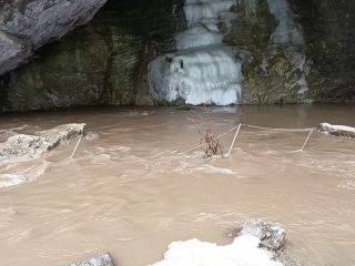 В Башкирии талыми водами затопило вход в пещеру Шульган-Таш