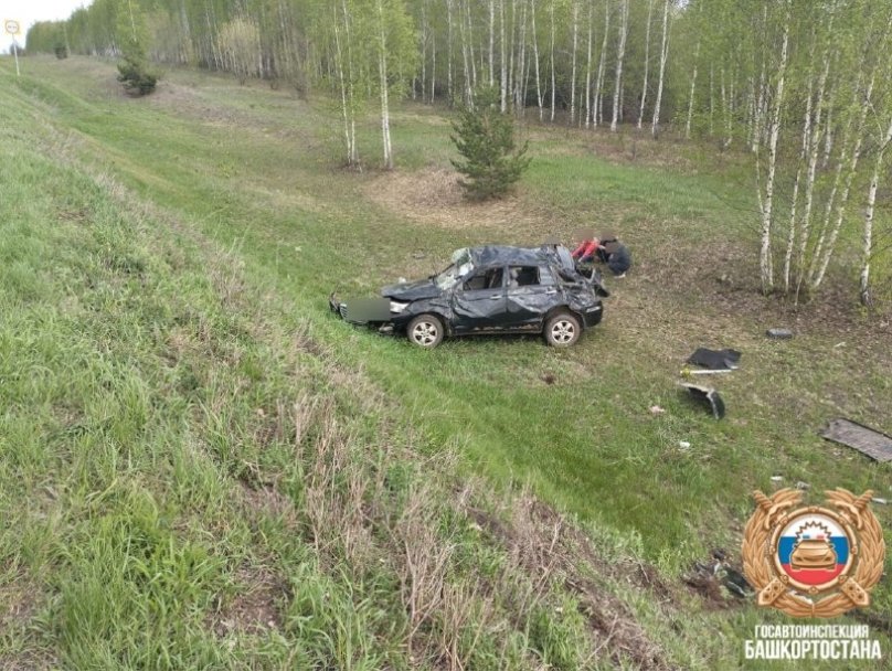 В Башкирии во время обгона столкнулись два автомобиля, погибла жена водителя В Башкирии во время обгона столкнулись два автомобиля, погибла жена водителя