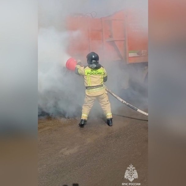 В Уфе во время движения загорелся мусоровоз В Уфе во время движения загорелся мусоровоз