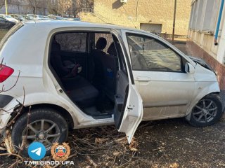 В Уфе женщина за рулем Hyundai врезалась в здание, пострадал двухлетний ребенок