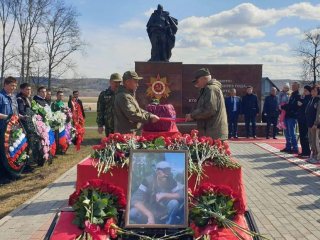 «Вечная память и вечная слава Герою»: в Башкирии простились с погибшим в СВО младшим сержантом Александром Севриным