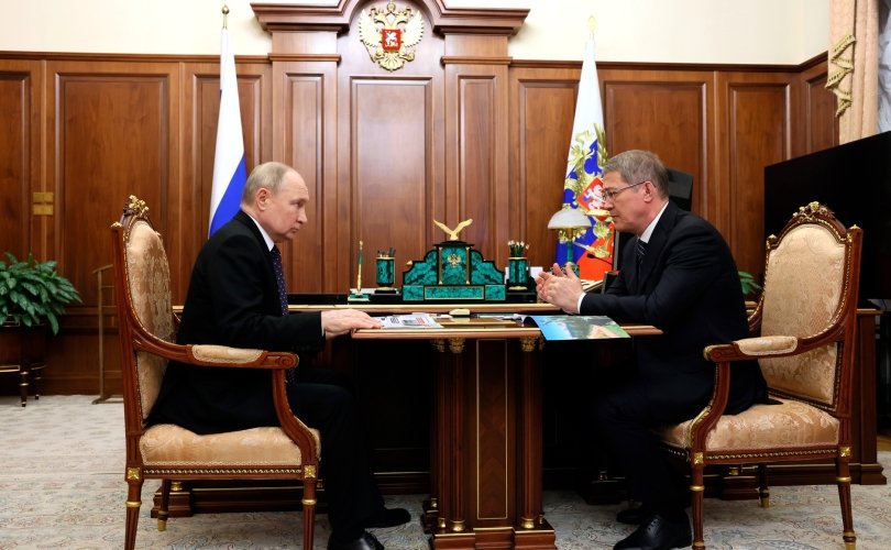 Владимир Путин поддержал Радия Хабирова в желании продолжить работу на посту главы Башкирии Владимир Путин поддержал Радия Хабирова в желании продолжить работу на посту главы Башкирии