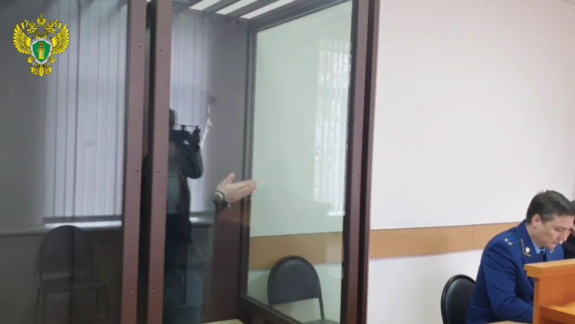 В Уфе мужчину, напавшего на двух сотрудников полиции, заключили под стражу до 12 июня В Уфе мужчину, напавшего на двух сотрудников полиции, заключили под стражу до 12 июня