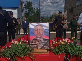 «Спи спокойно, солдат»: в Башкирии простились с погибшим в СВО Евгением Евграфовым