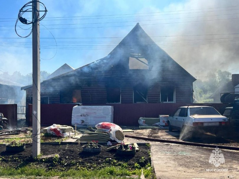 В Башкирии мужчина получил сильные ожоги при пожаре в доме В Башкирии мужчина получил сильные ожоги при пожаре в доме