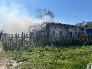 В Башкирии семья с четырьмя детьми осталась без крыши над головой из-за пожара