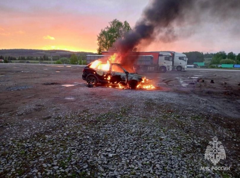 В Башкирии загорелся автомобиль с водителем внутри В Башкирии загорелся автомобиль с водителем внутри