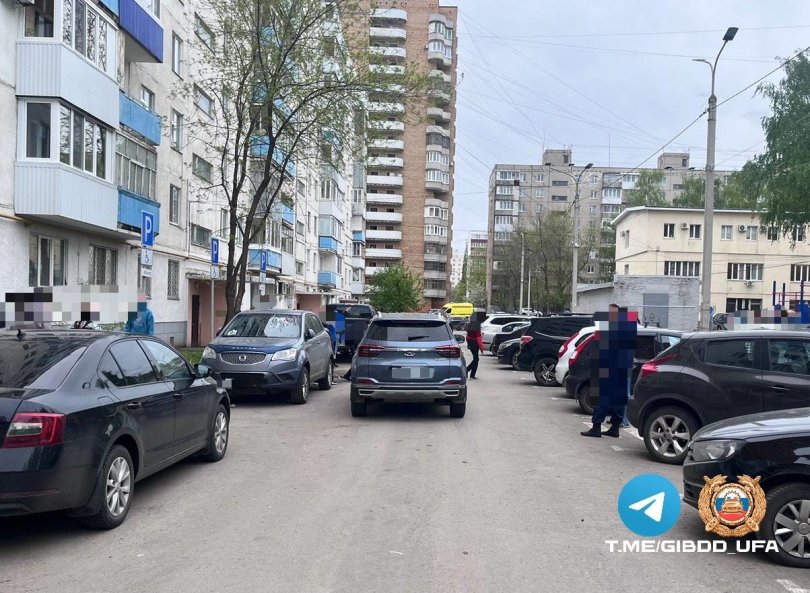 В Уфе 10-летний ребенок во дворе угодил под колеса кроссовера В Уфе 10-летний ребенок во дворе угодил под колеса кроссовера