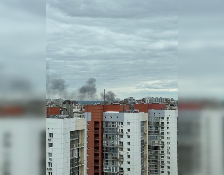 В Уфе прямо сейчас происходит сильный пожар В Уфе прямо сейчас происходит сильный пожар