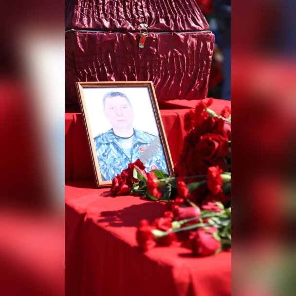 «Вечная память и вечная слава герою»: в Башкирии простились с погибшим в СВО Фиданом Бурангуловым «Вечная память и вечная слава герою»: в Башкирии простились с погибшим в СВО Фиданом Бурангуловым