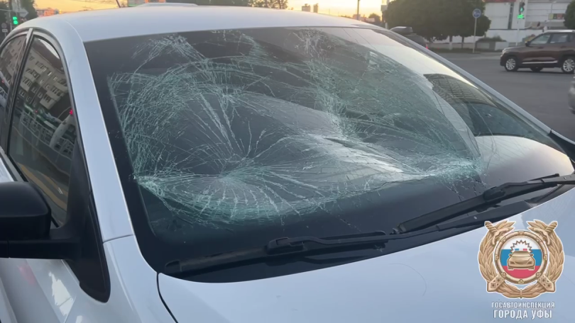 В Уфе двое подростков на электросамокате попали под колеса автомобиля В Уфе двое подростков на электросамокате попали под колеса автомобиля
