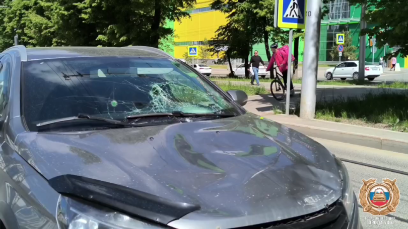 В Уфе водитель автомобиля сбил парня на электросамокате на пешеходном переходе В Уфе водитель автомобиля сбил парня на электросамокате на пешеходном переходе