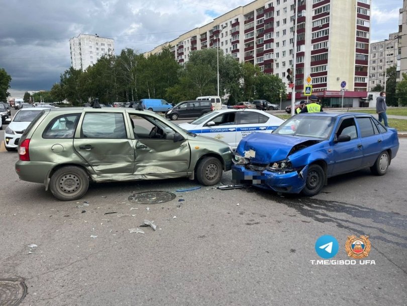 Два водителя пострадали в лобовом ДТП в Уфе Два водителя пострадали в лобовом ДТП в Уфе