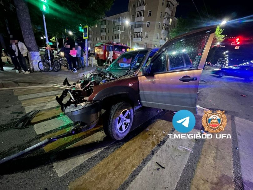 Две девушки пострадали в лобовой аварии в Уфе Две девушки пострадали в лобовой аварии в Уфе