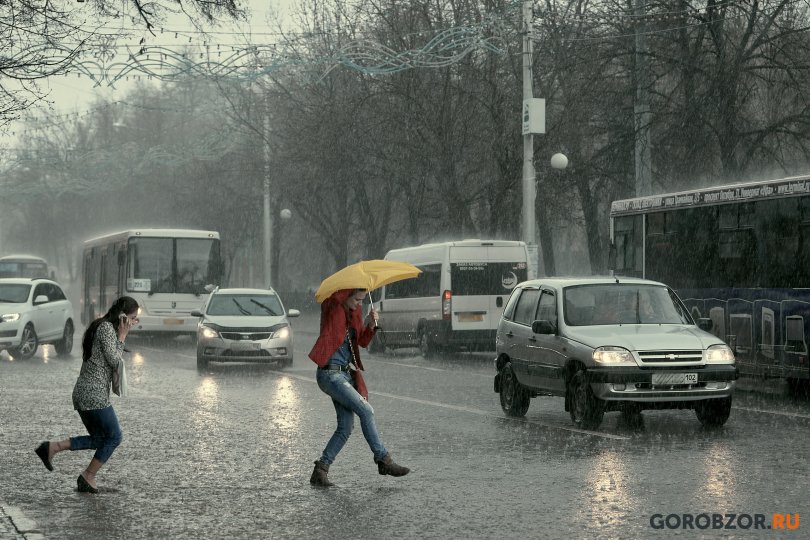 Потопы, срыв кровли и падение деревьев: стали известны последствия непогоды в Уфе Потопы, срыв кровли и падение деревьев: стали известны последствия непогоды в Уфе
