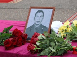 «Светлая память воину»: в Башкирии простились с погибшим в СВО Константином Гревцовым