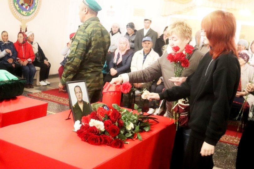 В Башкирии похоронили старшего сержанта Руслана Юлбирдина, скончавшегося от ранения В Башкирии похоронили старшего сержанта Руслана Юлбирдина, скончавшегося от ранения