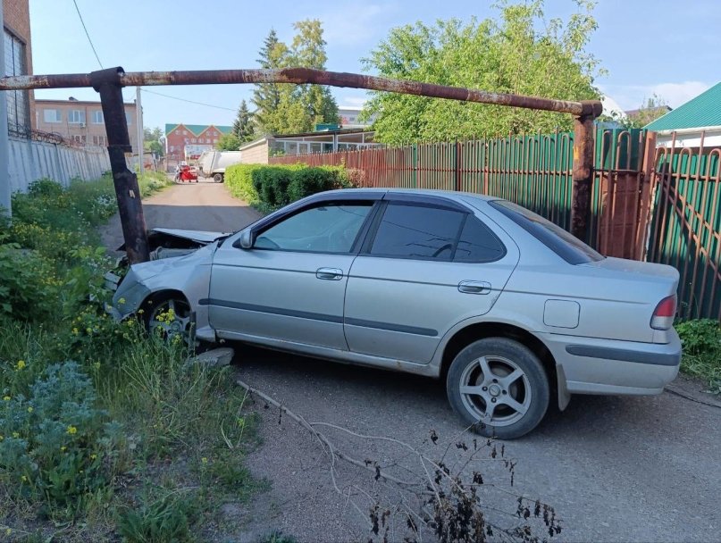 В Башкирии пьяный мужчина попал в аварию на угнанном автомобиле В Башкирии пьяный мужчина попал в аварию на угнанном автомобиле