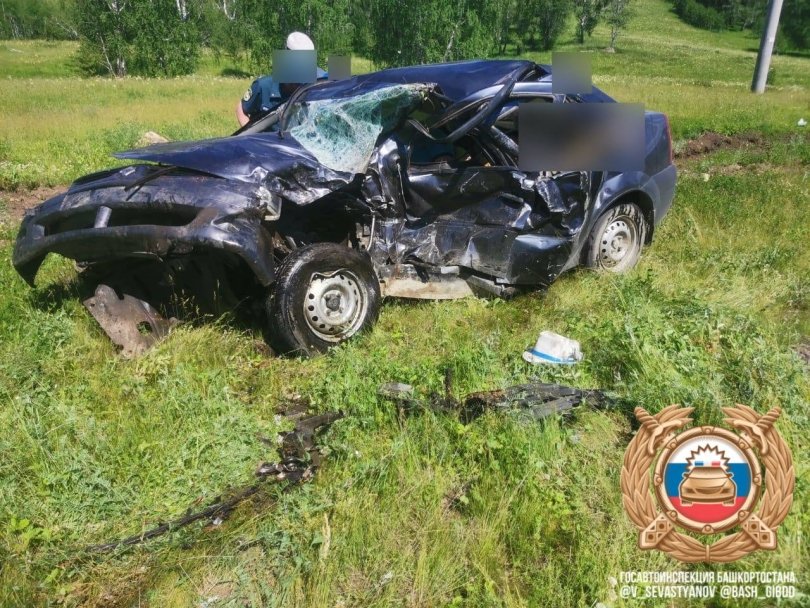В Башкирии три человека погибли от сильного удара с грузовиком В Башкирии три человека погибли от сильного удара с грузовиком