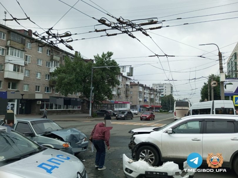 В Уфе 19-летняя пьяная девушка без прав устроила ДТП В Уфе 19-летняя пьяная девушка без прав устроила ДТП
