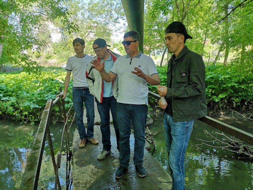 В Уфе начали демонтаж пешеходного моста через реку Сутолка В Уфе начали демонтаж пешеходного моста через реку Сутолка