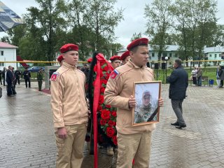 «Вечная память»: в Башкирии простились с погибшим в СВО Максимом Фархутдиновым