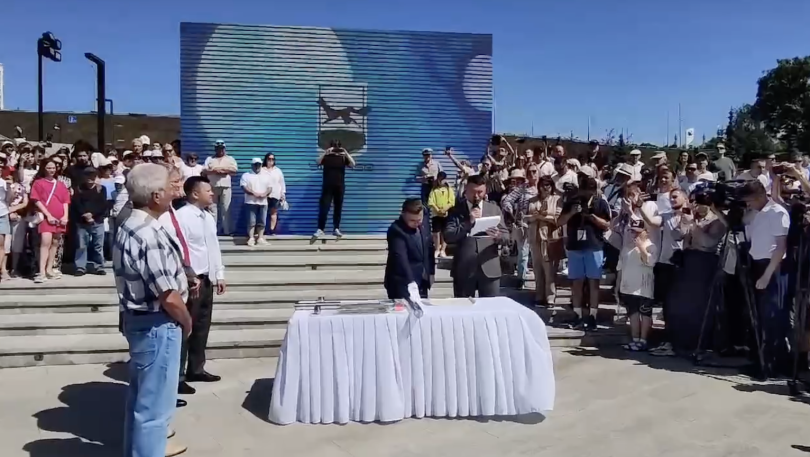 В Уфе вскрыли капсулу времени, заложенную 50 лет назад В Уфе вскрыли капсулу времени, заложенную 50 лет назад