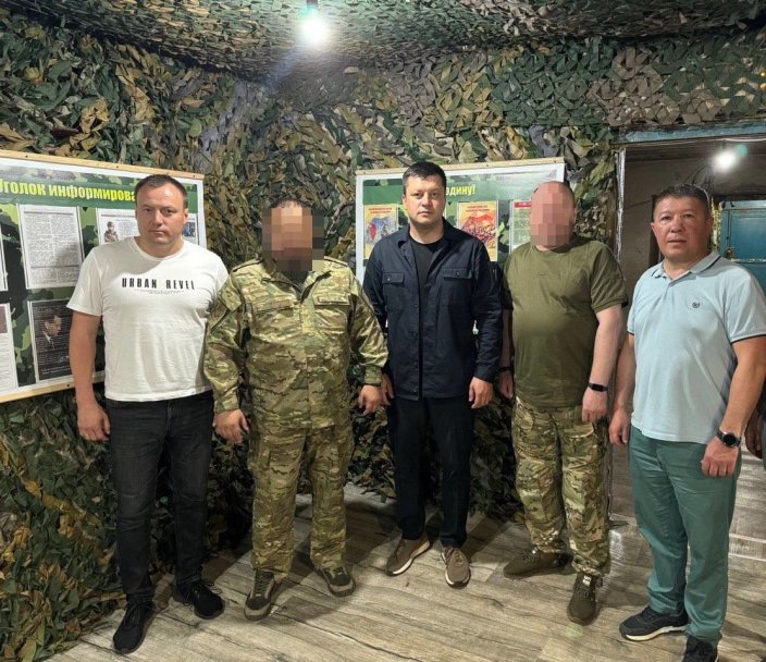 Мэр Уфы встретился с бойцами в зоне СВО Мэр Уфы встретился с бойцами в зоне СВО