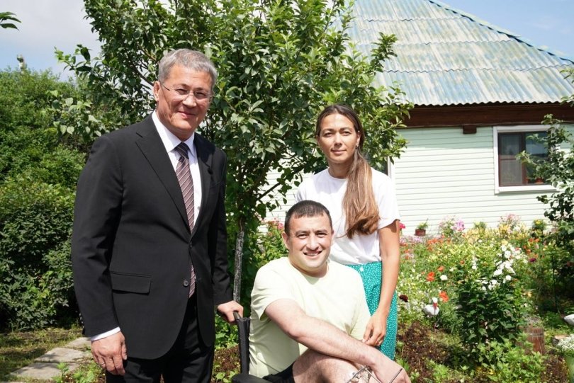 Радий Хабиров навестил семью участников СВО Радий Хабиров навестил семью участников СВО