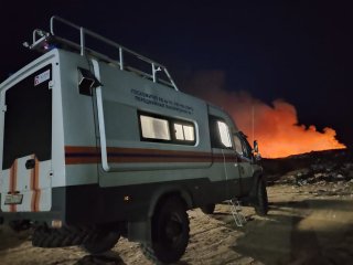 В Башкирии пожарные потушили горящий мусор на несанкционированном полигоне