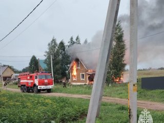 В Башкирии сгорел дом многодетной семьи