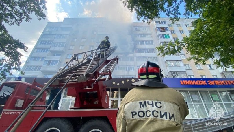 В центре Уфы в жилом доме случился пожар В центре Уфы в жилом доме случился пожар
