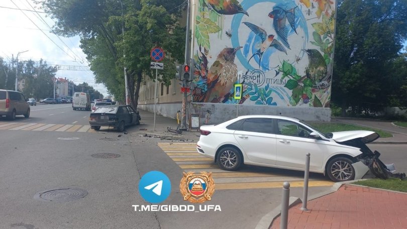 В Уфе в аварии пострадали двое детей В Уфе в аварии пострадали двое детей