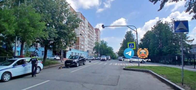 В Уфе водитель иномарки сбил подростка на самокате В Уфе водитель иномарки сбил подростка на самокате