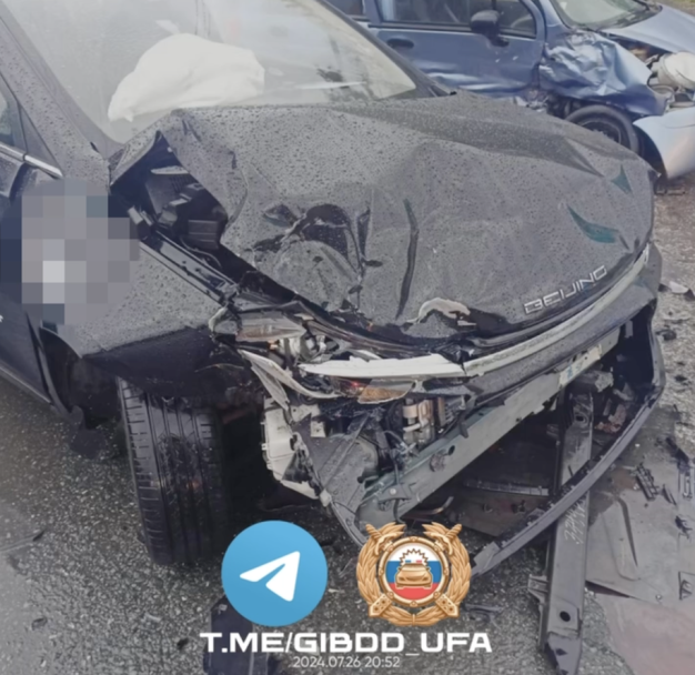 В Уфе два человека пострадали при столкновении двух легковушек В Уфе два человека пострадали при столкновении двух легковушек