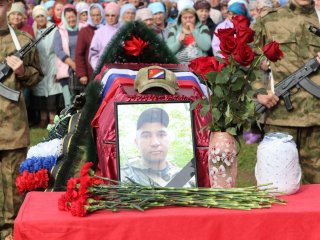 «Славный воин»: в Башкирии простились с погибшим в СВО Ильвиром Гильмуллиным