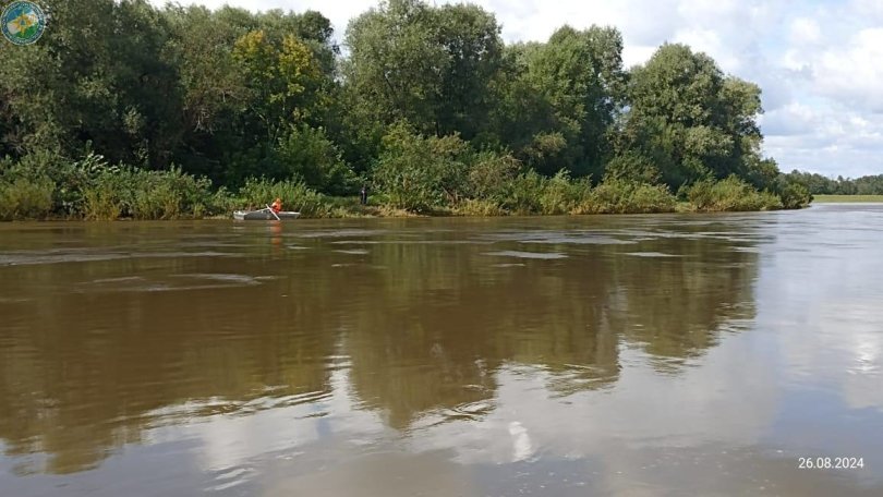В Башкирии спасатели помогли мужчине, лодку которого унесло течением В Башкирии спасатели помогли мужчине, лодку которого унесло течением