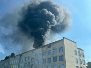 В Башкирии загорелась крыша филиала УГНТУ