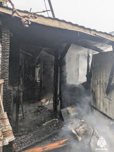 В Уфе из горящего дома спасли 2 человек В Уфе из горящего дома спасли 2 человек