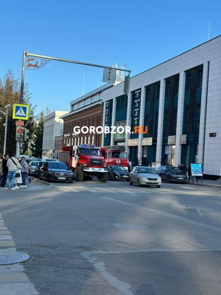 В Уфе из торгового центра «Галерея Арт» эвакуировали посетителей В Уфе из торгового центра «Галерея Арт» эвакуировали посетителей