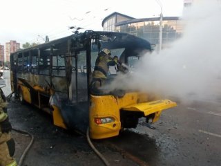 В Уфе на ходу загорелся автобус
