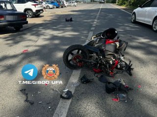 В Уфе водитель мопеда попал в больницу после столкновения с легковушкой